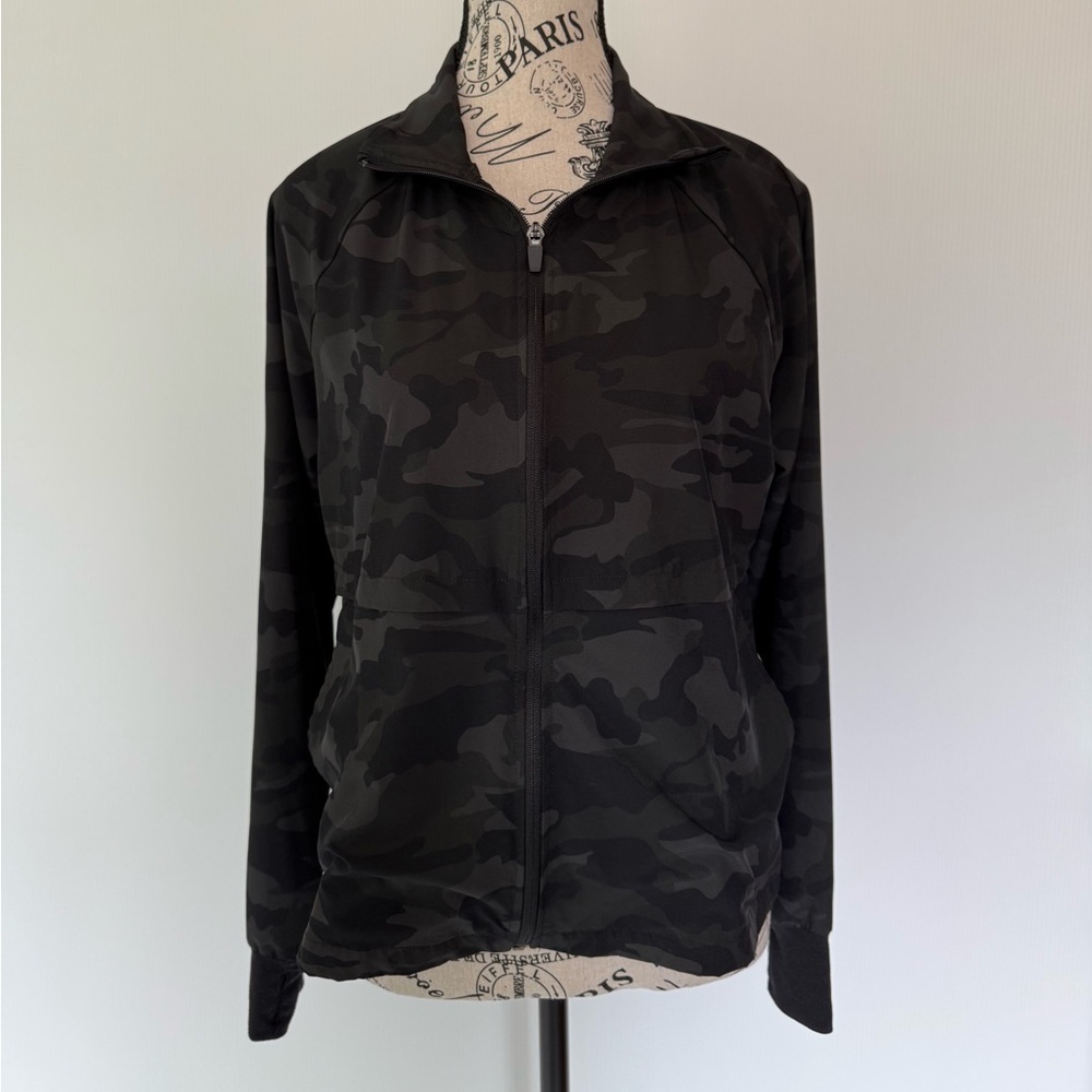 Athletic Works Women’s Active Jacket Black and Grey Camo Print Size Medium